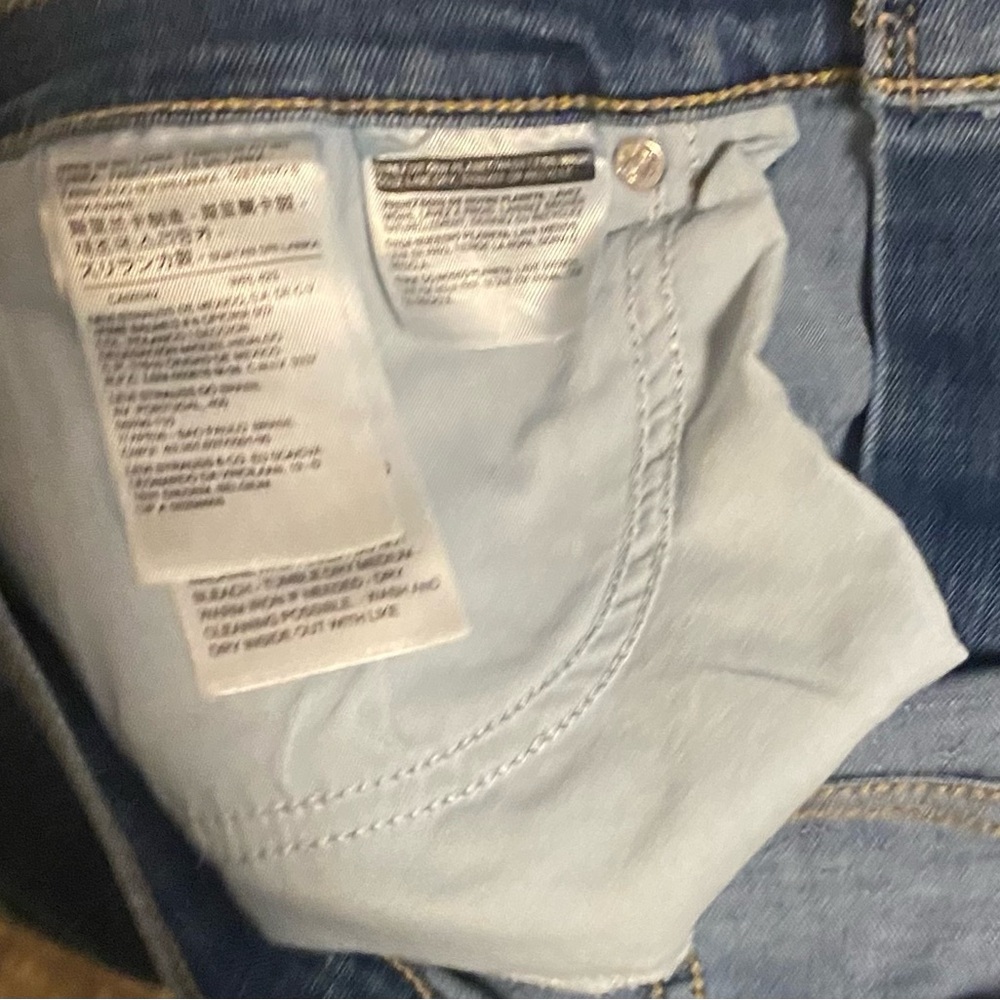 Levi's Classic Blue Denim Shorts - Picture 4 of 5